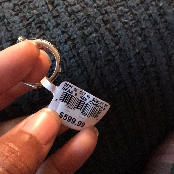 Size 7 diamond ring - Picture 4 of 4